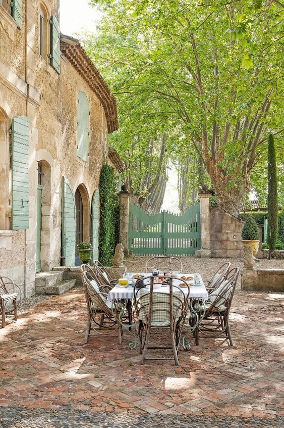 You won’t be able to resist these French vintage finds unearthed by furniture expert Sophie Warren