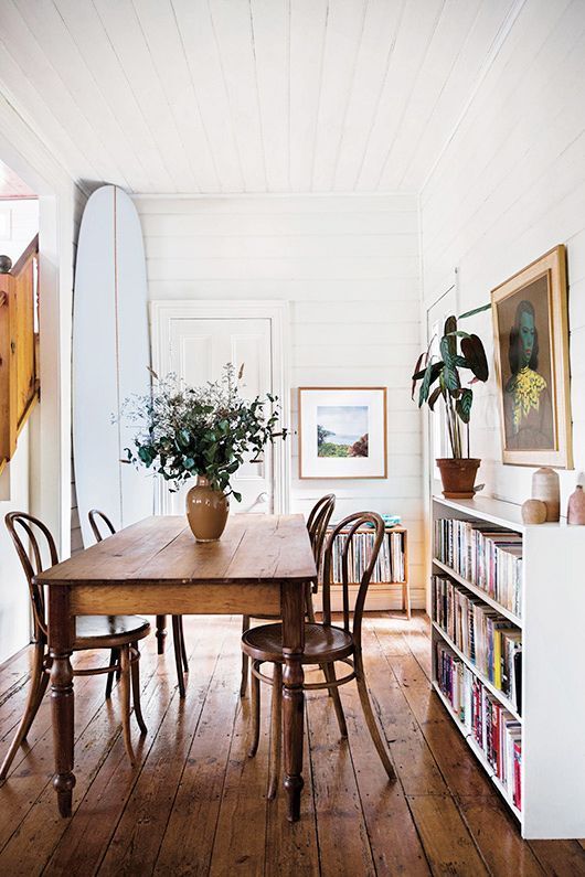 Vintage chairs, tables, paintings… a new collection of designs we love.