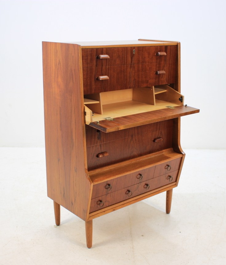 The most beautiful furniture finds from our top vintage dealers